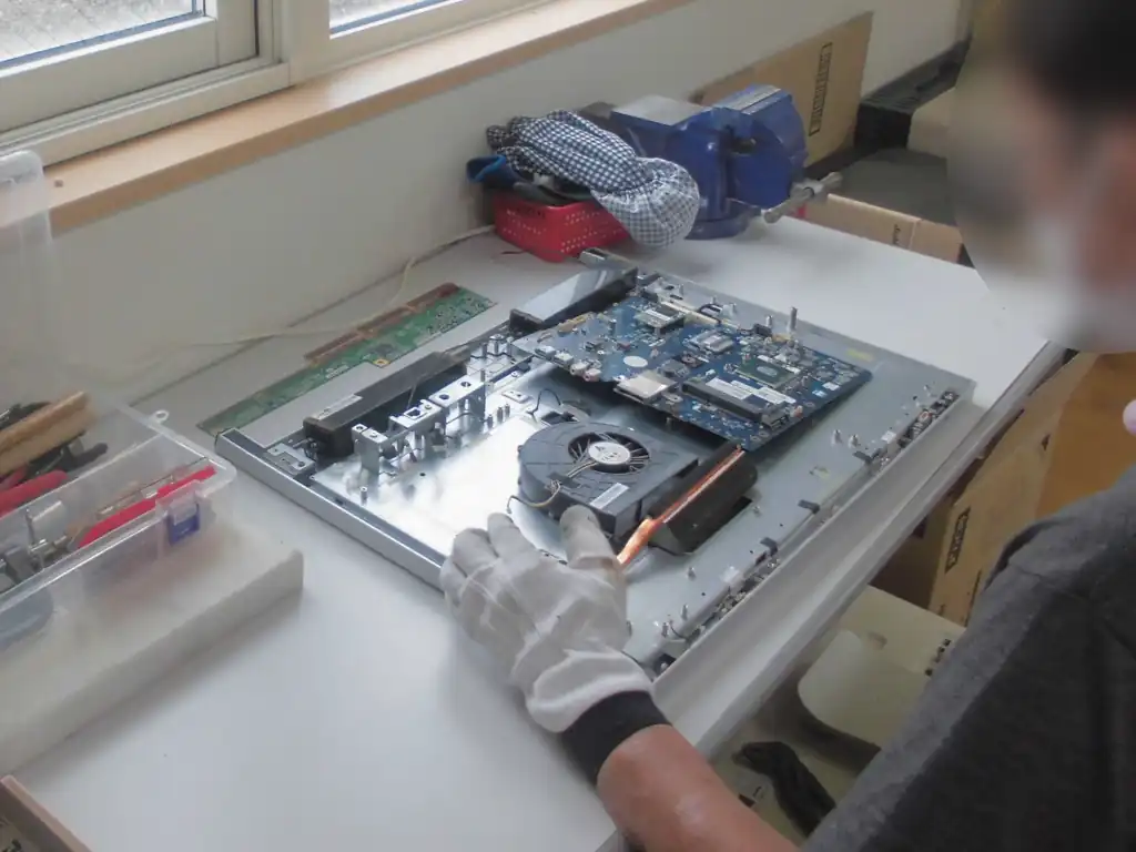 パソコン解体作業